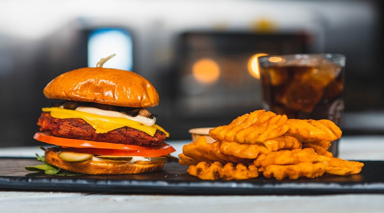 Burger z pečenej červenej repy a sladkých zemiakov – - Recept