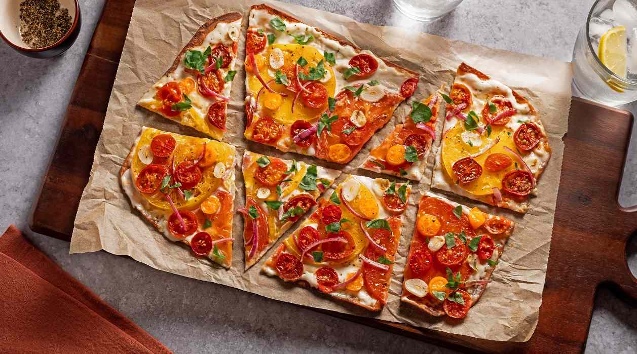 Flatbread aka chlebová placka s pečenými paradajkami – - Recept