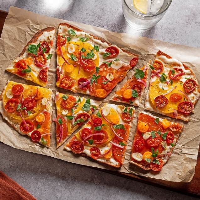 Flatbread aka chlebová placka s pečenými paradajkami