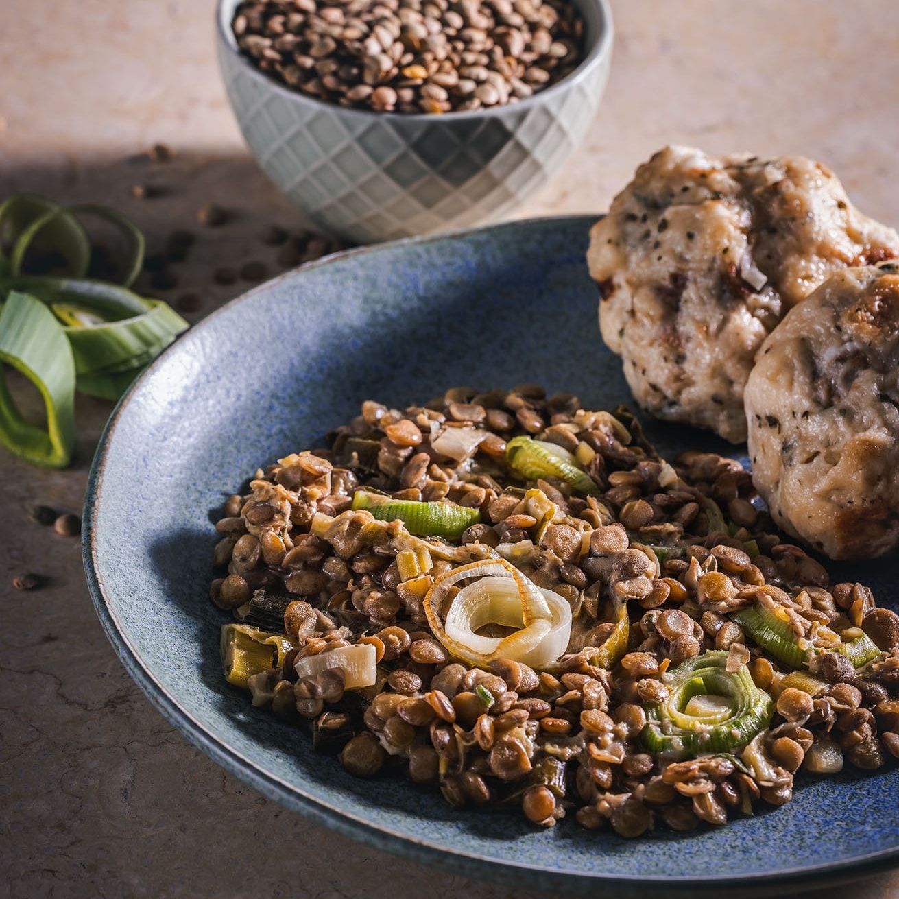 Šošovicové ragú s pórom a majoránkovou knedľou