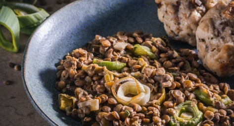 Šošovicové ragú s pórom a majoránkovou knedľou – - Recept