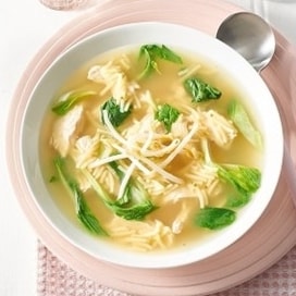 Ázijská kuracia polievka s rezancami