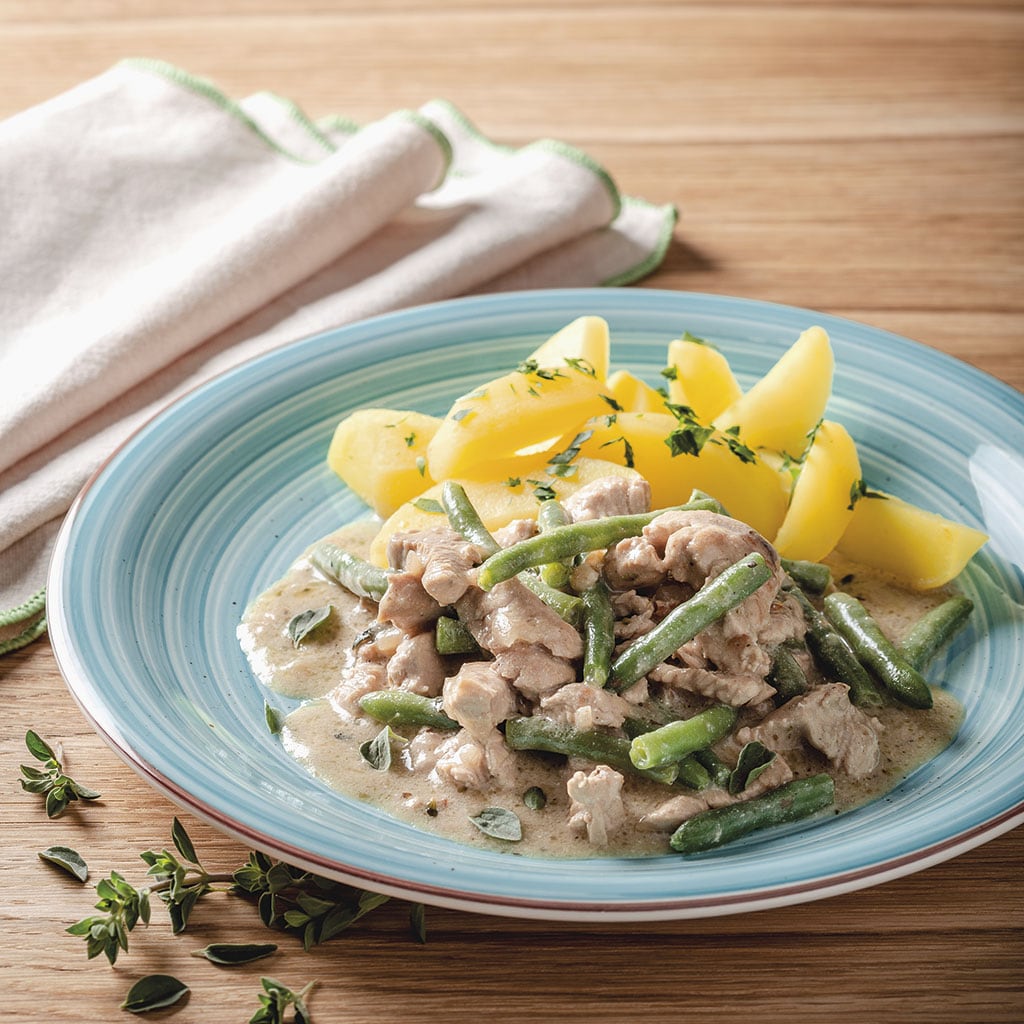 Hydinový tokáň s fazuľou a zemiakmi