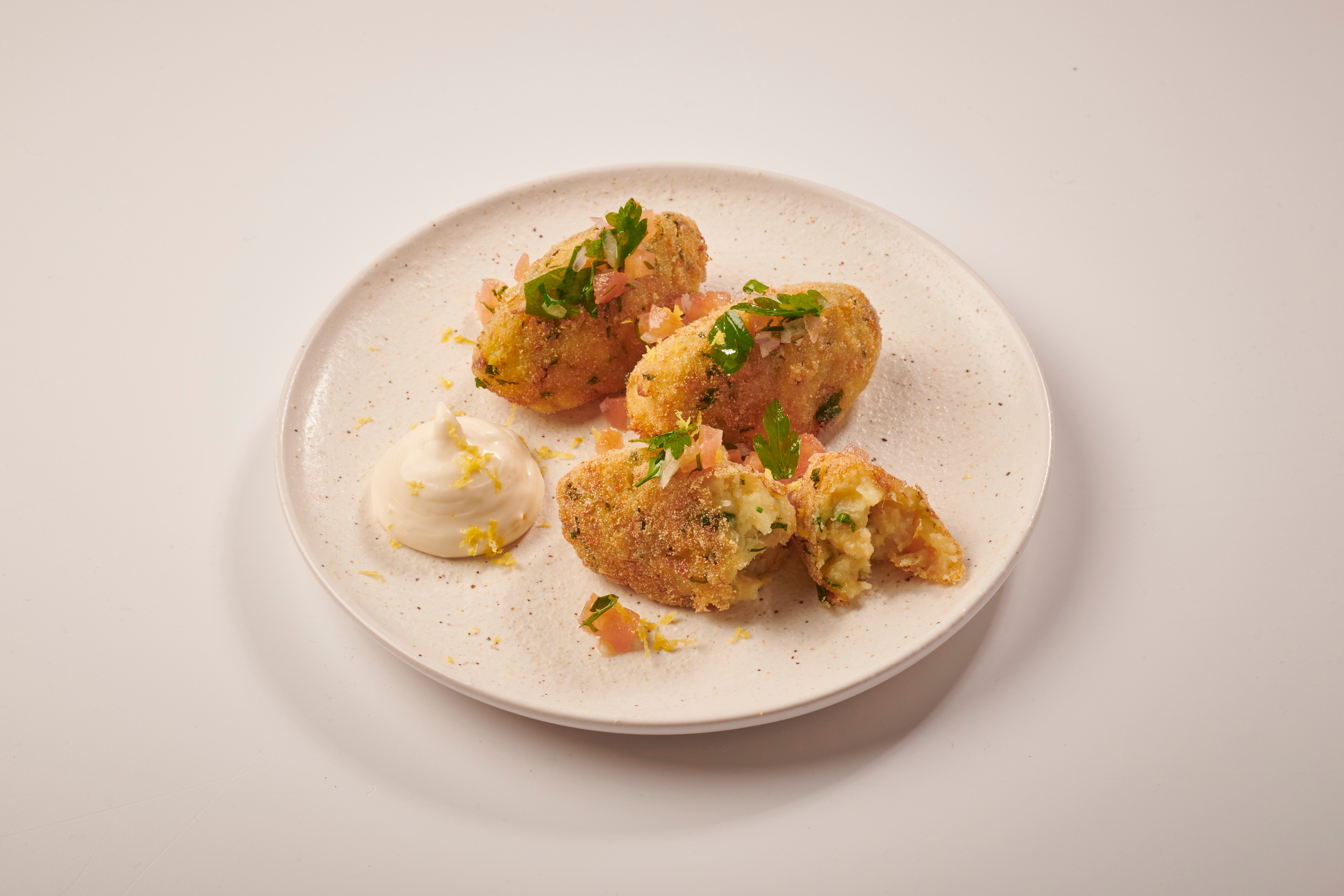 Pateis de Bacalhau – krokety so slanou treskou a citrónovou majonézou – - Recept