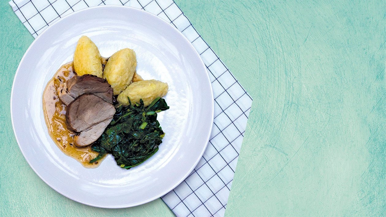 Pečená bravčová plec s frncouchatým knedlíkom a špenátom – - Recept