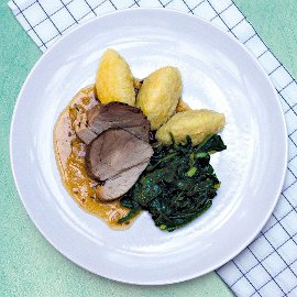 Pečená bravčová plec s frncouchatým knedlíkom a špenátom