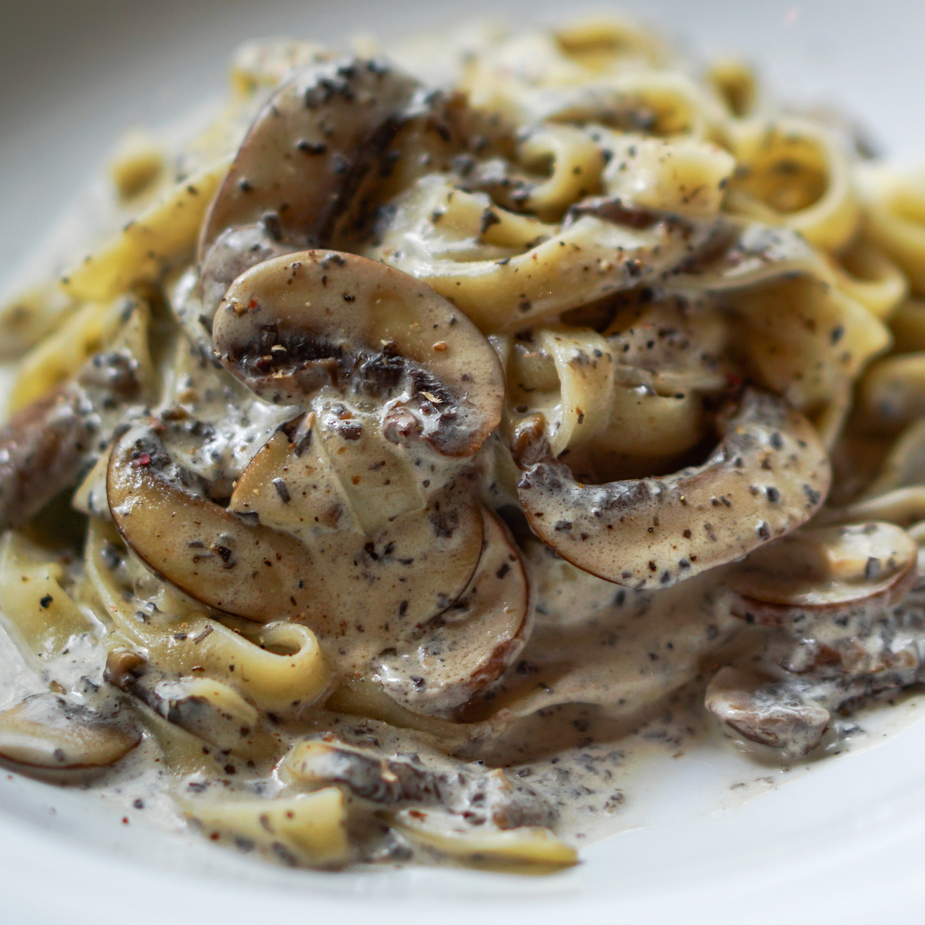 Tagliatelle s hubami a kuracím mäsom