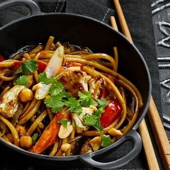 Zeleninový wok s cestovinami