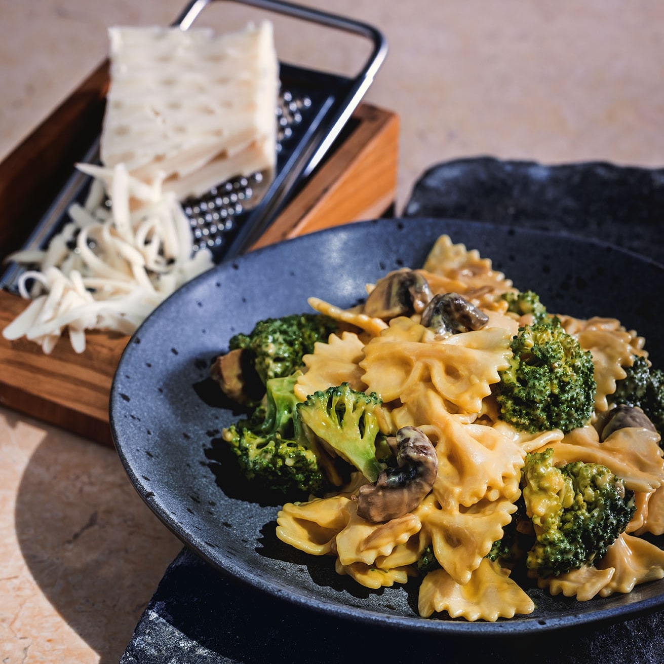 Cestoviny s brokolicou a šafranovo-syrovým krémom Cestoviny s brokolicou a šafranovo-syrovým krémom