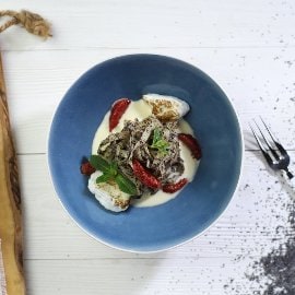 Vtáčie mlieko s makovými tagliatelle s pomarančom a cukrovou penou Vtáčie mlieko s makovými tagliatelle s pomarančom a cukrovou penou