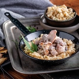 Hubové ragú s  bylinkovo-maslovými haluškami Hubové ragú s  bylinkovo-maslovými haluškami