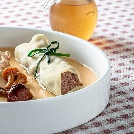 Hubový vývar s plneným zverinovým cannelloni Hubový vývar s plneným zverinovým cannelloni