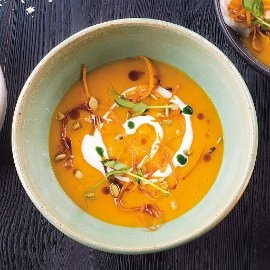 Krémová dyňová polievka s broskyňou | Recept