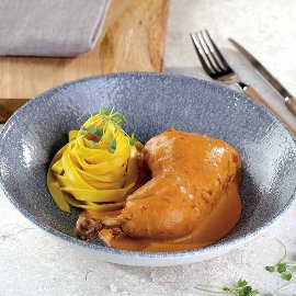 Maďarský guláš z kuraťa s tagliatelle