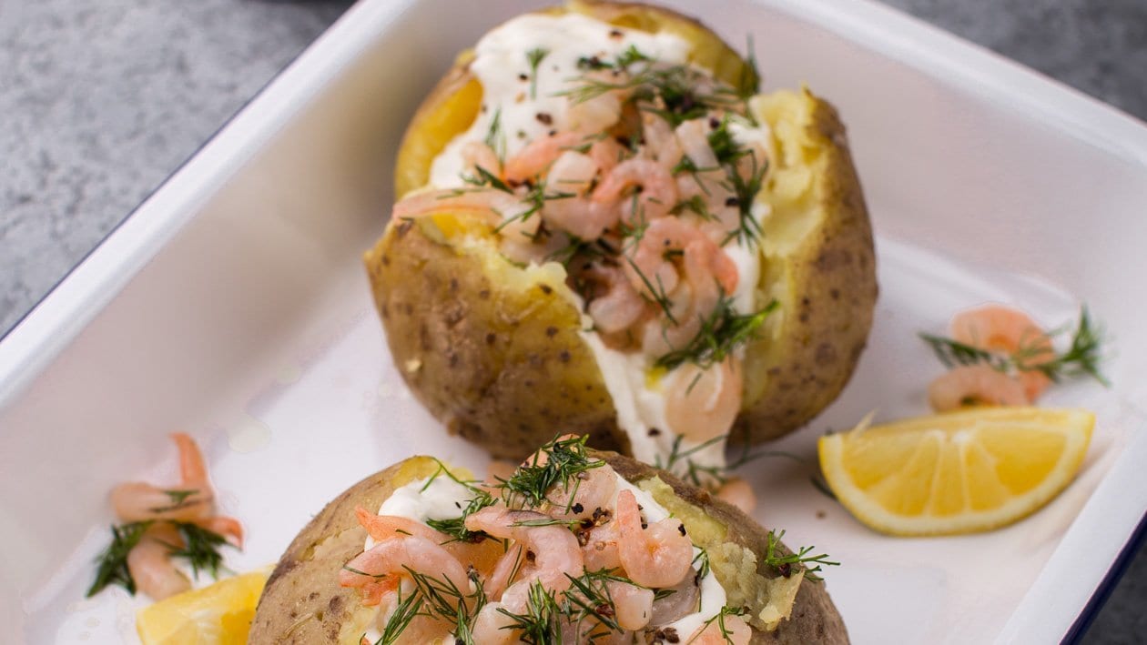 Pečené zemiaky s krevetkami a kyslou smotanou – - Recept