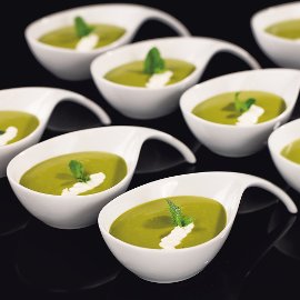 Polievka zo zeleného hrášku a kyslou smotanou Polievka zo zeleného hrášku a kyslou smotanou