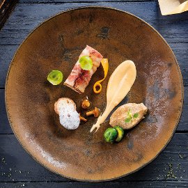 Pomaly pečené králičie stehná v krémovej omáčke | Recept