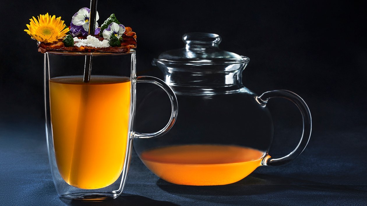 Silný mäsový čaj s chrumkavou vafľou – - Recept