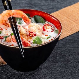 Thajská kokosová polievka s krevetami