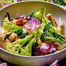 Vlažný karfiolovo – brokolicový šalát s červenou repou