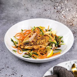 Kurča na zeleninových tagliatelle Kurča na zeleninových tagliatelle