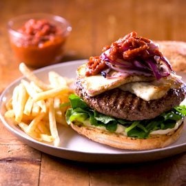 Grécky Jahňaci Hamburger so syrom Halloumi Grécky Jahňaci Hamburger so syrom Halloumi