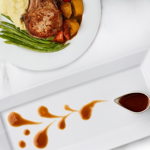 Mäsová omáčka – praktické rady, ako vytvoriť perfektnú kombináciu