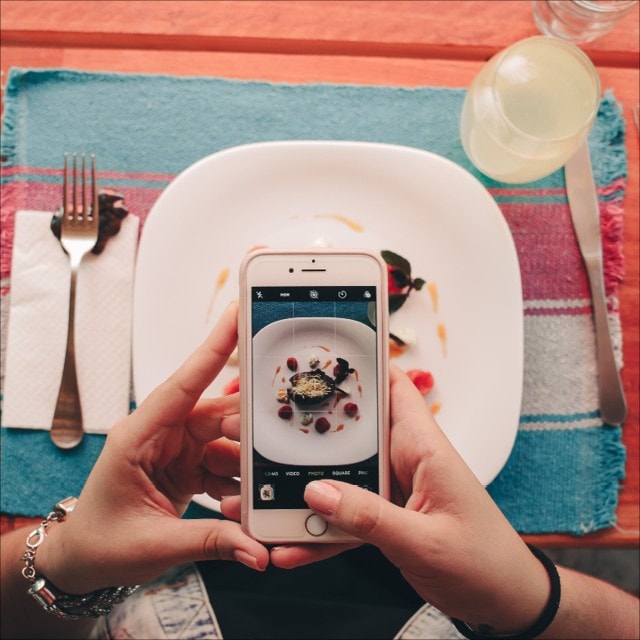 Ako spravovať účty Facebook a Instagram v reštaurácii?