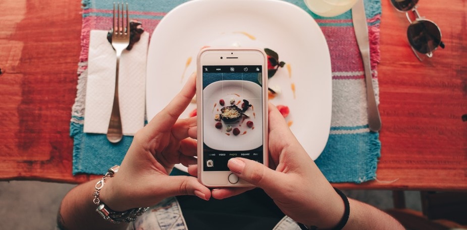 Ako spravovať účty Facebook a Instagram v reštaurácii?