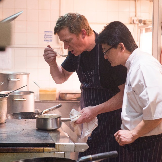 Povinnosti šéfkuchárov a kuchárov