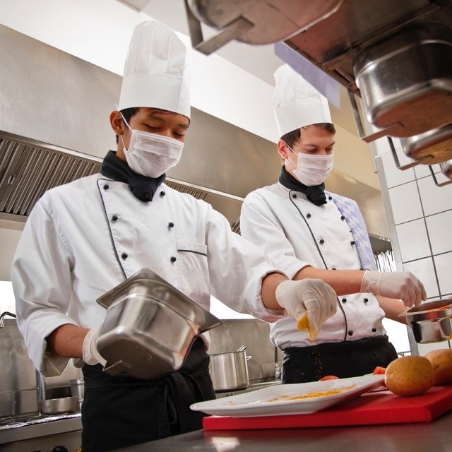 COVID-19 navždy zmení gastronómiu. Ako sa na to pripraviť? 