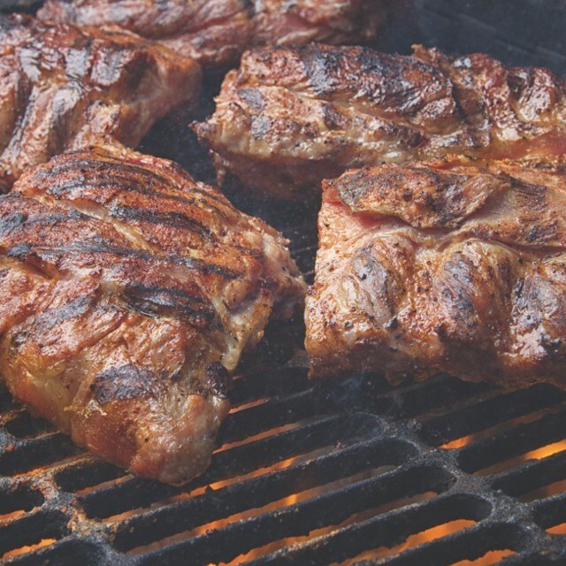 Príslušenstvo ku grilu v profesionálnej kuchyni